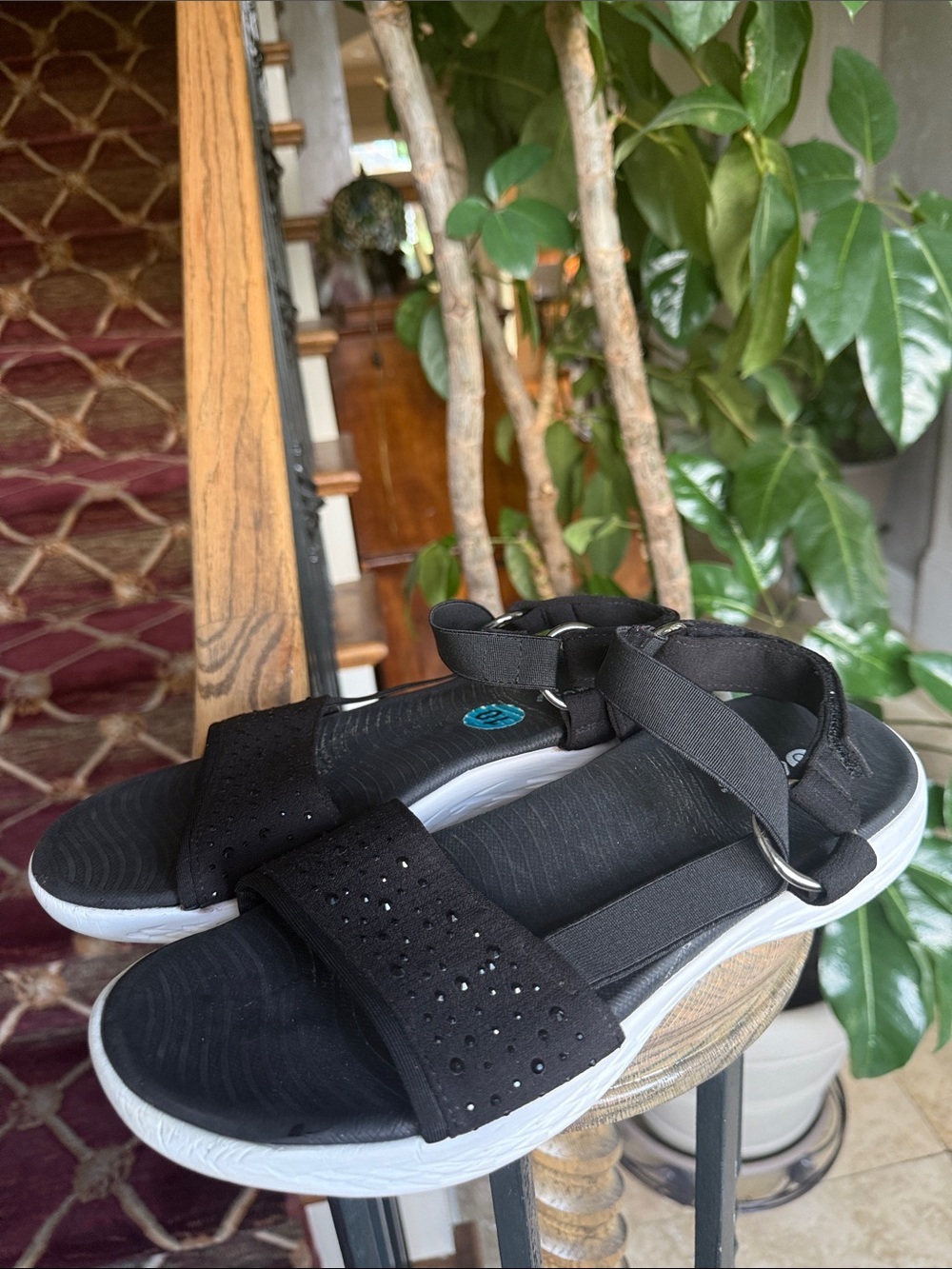 BZEES LADIES SIZE 10. Excellent condition